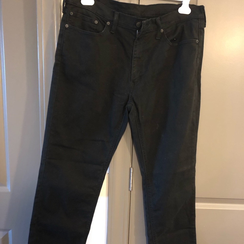Men’s black Levi jeans